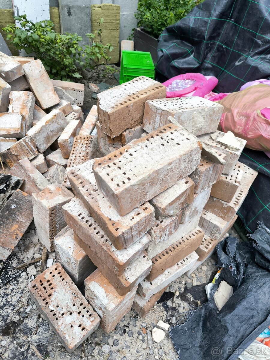 Palene tehly viac druhov