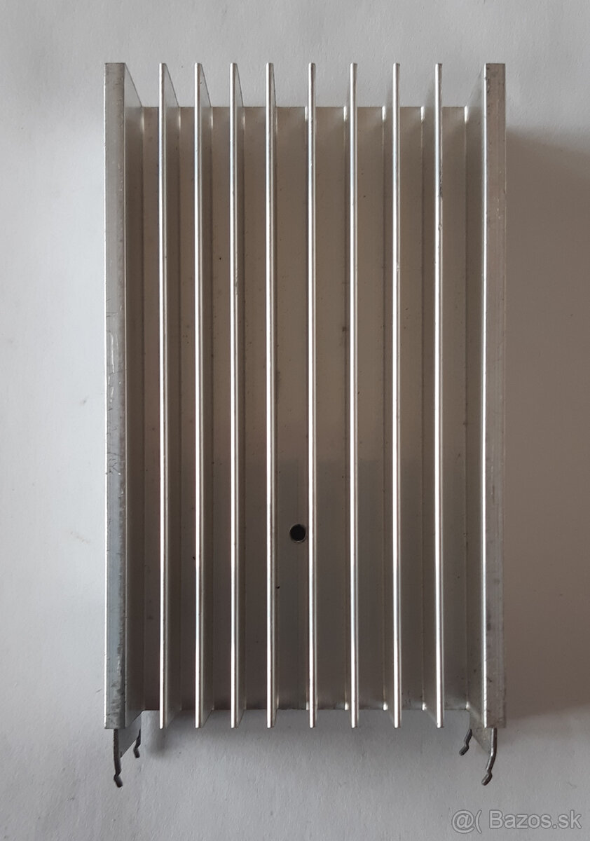 Hlinikovy chladic rebrovany / vertikalny. 100 x 60 x 25 mm