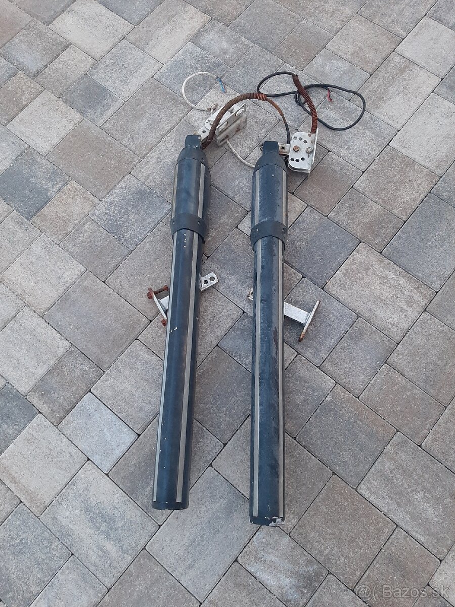 Motor na dvojkrídlovú bránu.