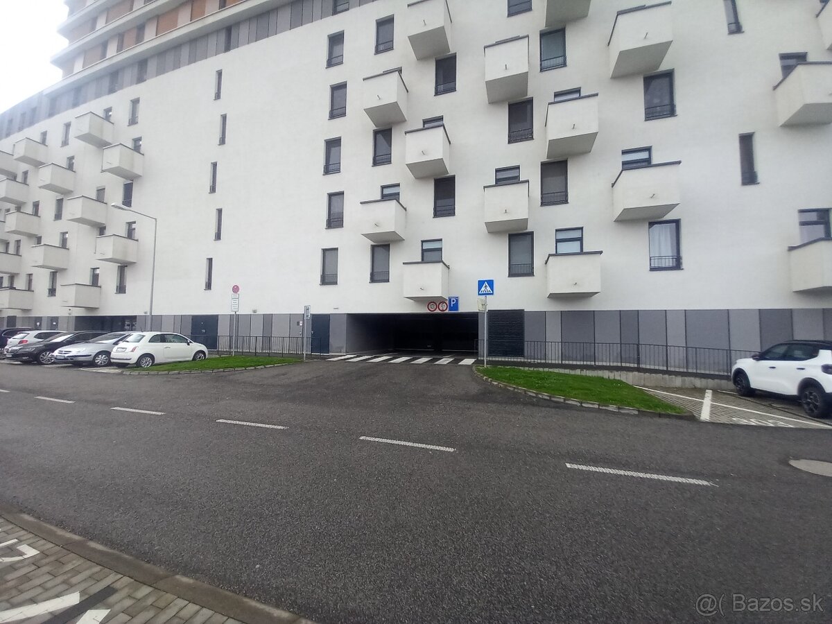 Prenájom garážového státia – Zuzany Chalupovej A3, Petržalka