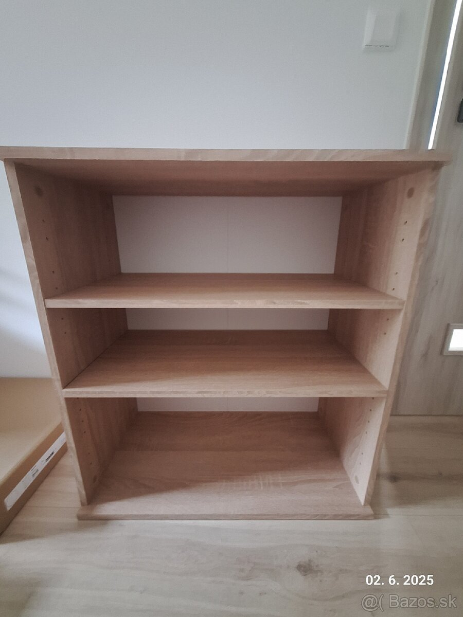 Regál na hračky