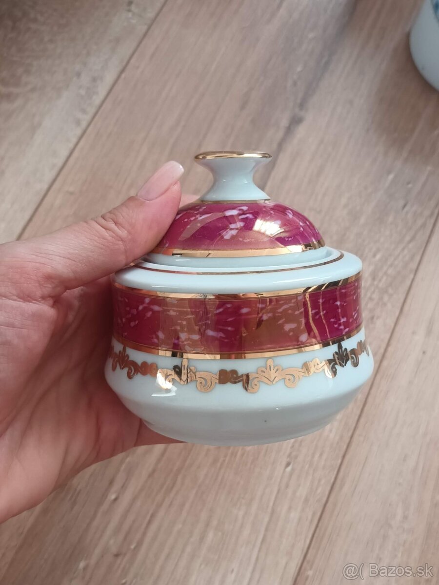 Porcelánová cukornička
