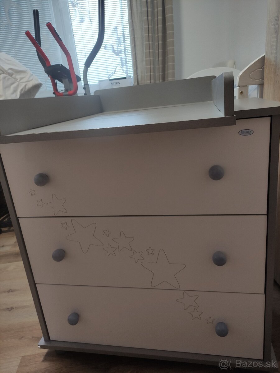 Komoda s prebalovacím pultom
