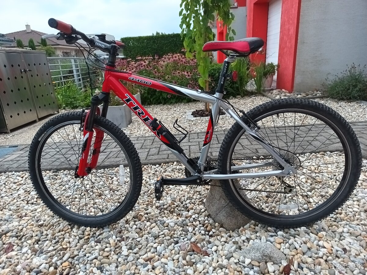 Trek 4400