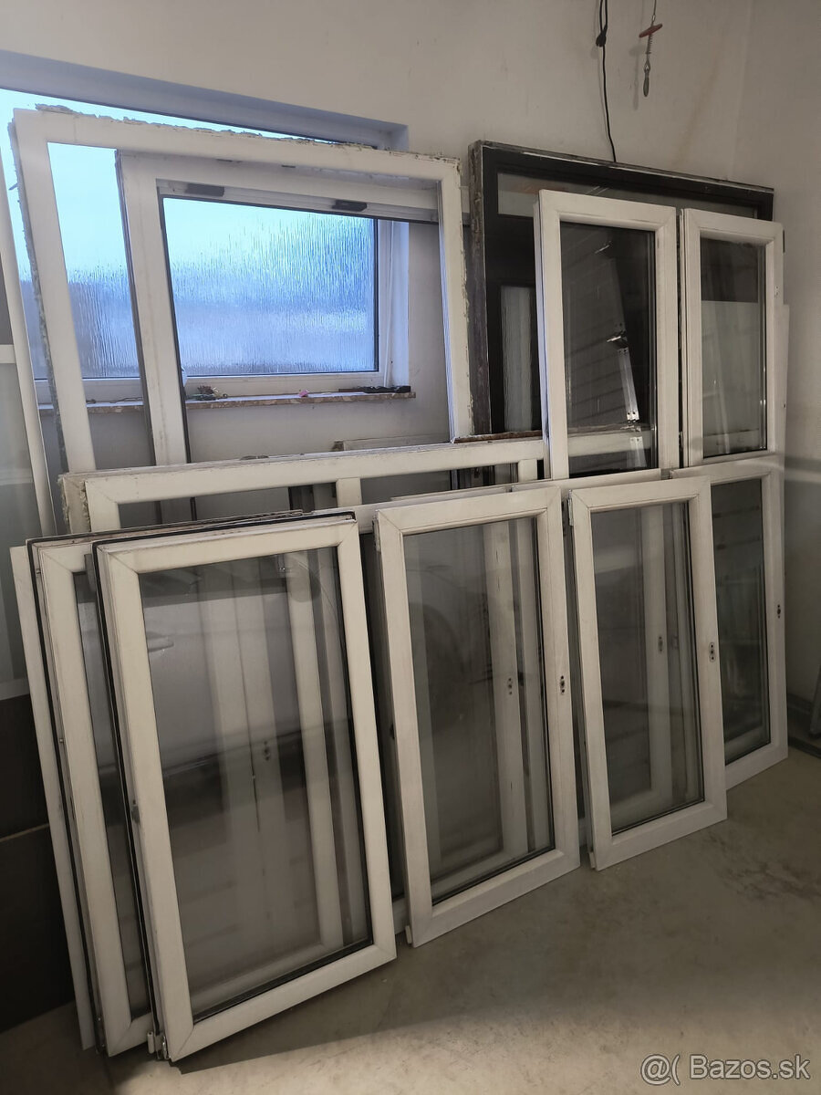 Plastové okno 130x130_demontované