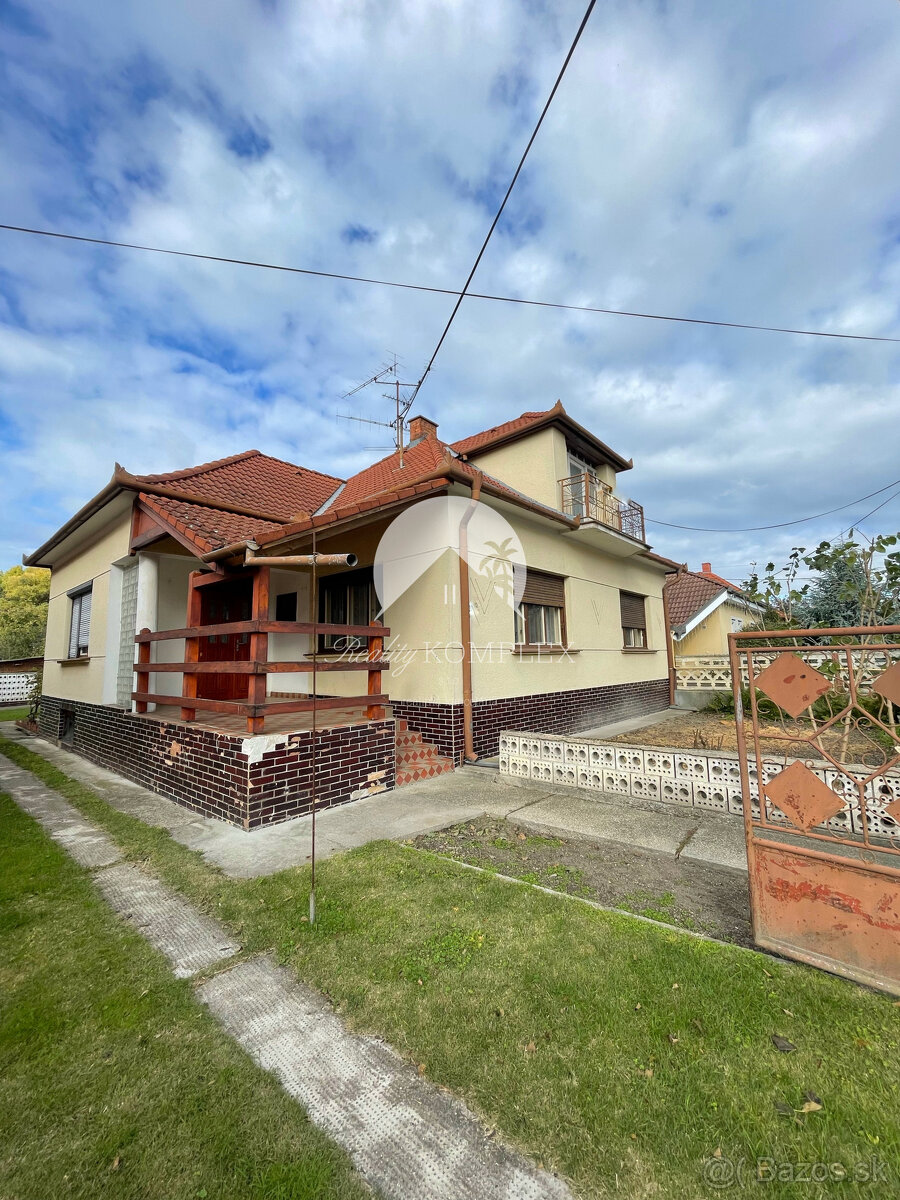 Reality KOMPLEX s.r.o. Vám ponúka priestranný rodinný dom s 