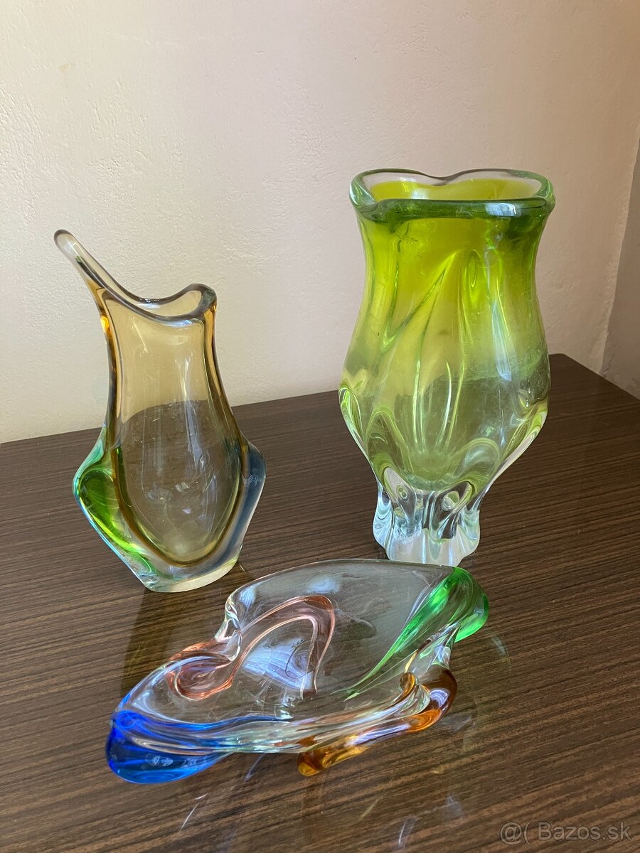 Vázy z farebného olovnatého skla