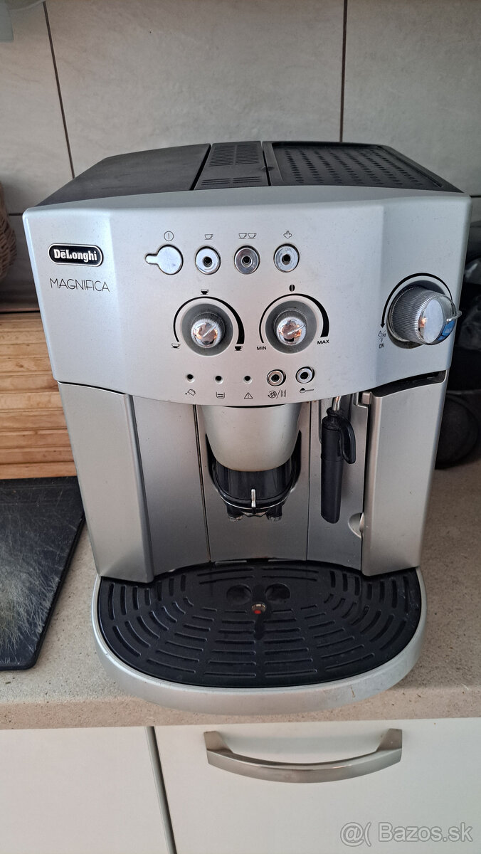 Kávovar Delonghi Ecam Magnifica 4200