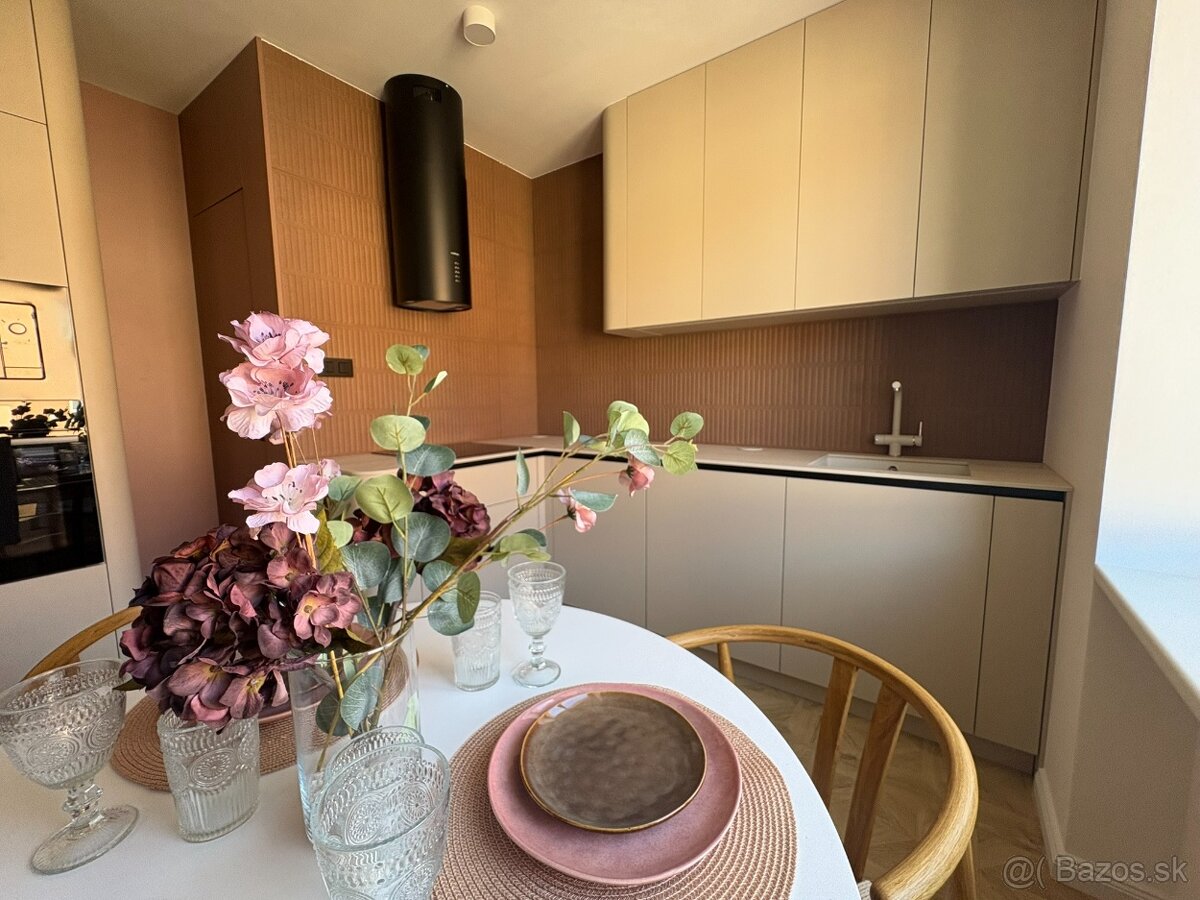 Moderný a štýlový dvojizbový byt s balkónom v centre Zvolena