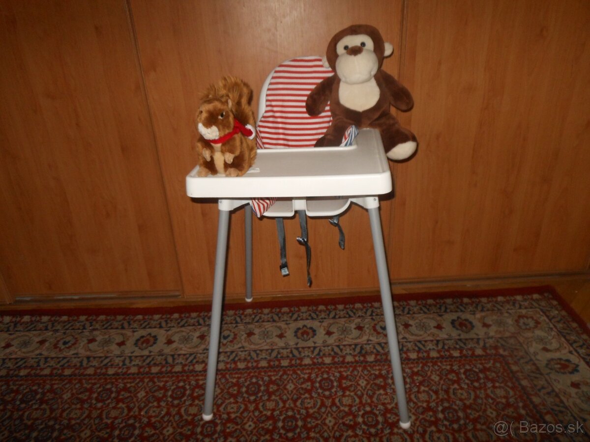 Detská vysoká stolička na kŕmenie a ďaľšia stolička zdarma