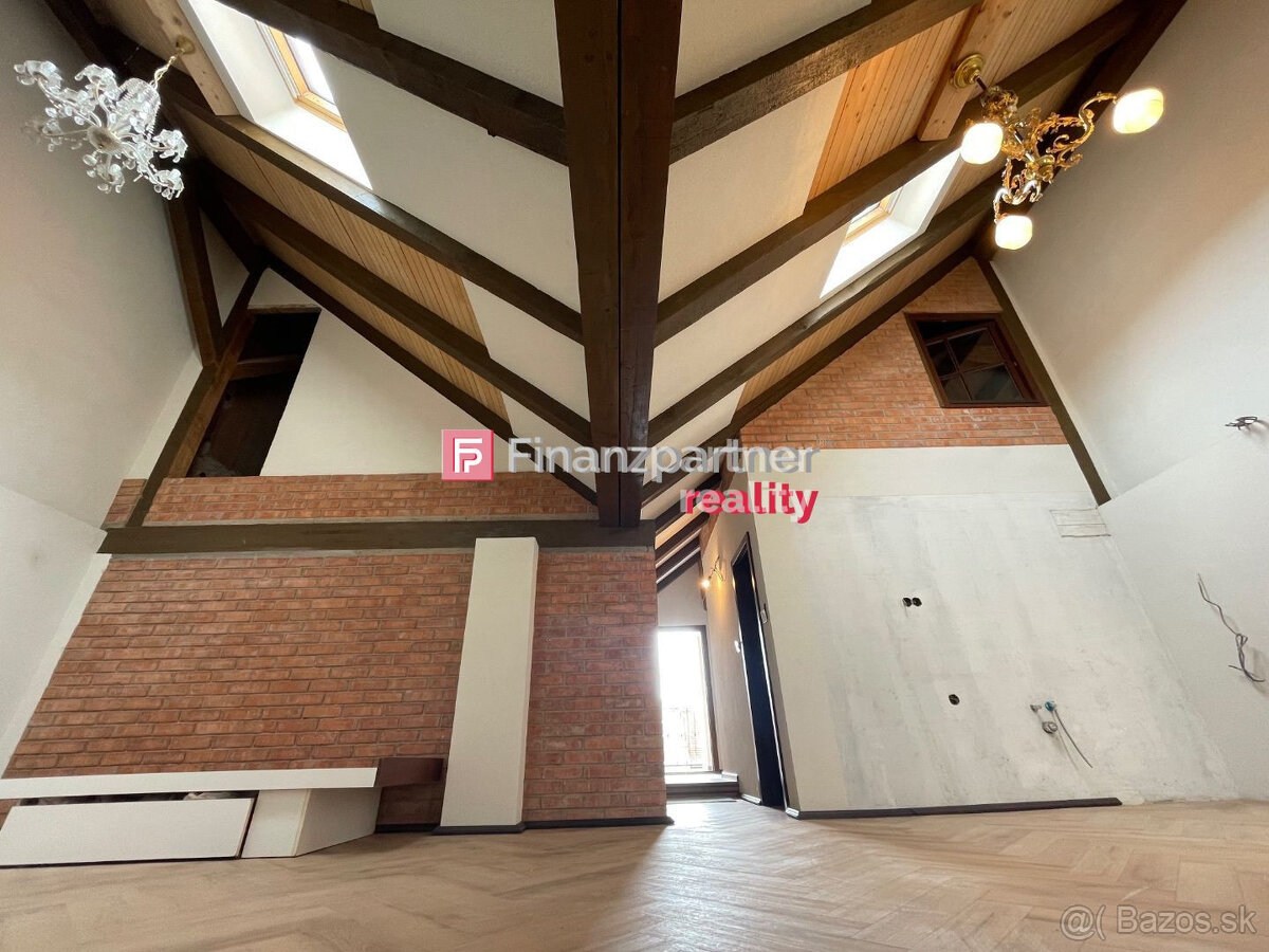 Nadštandartný podkrovný app byt s vytahom na Hlavnej ulici (