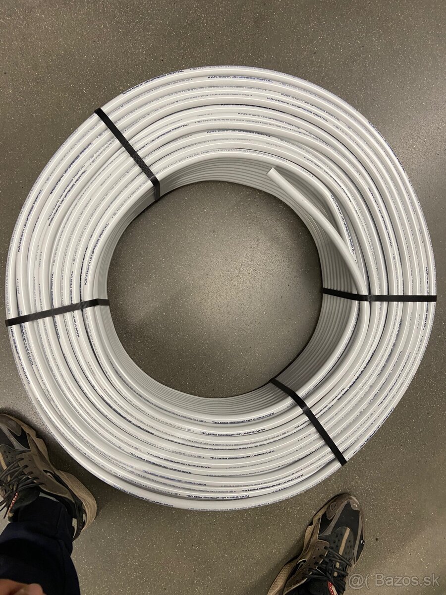 Plastohlinikova rúra