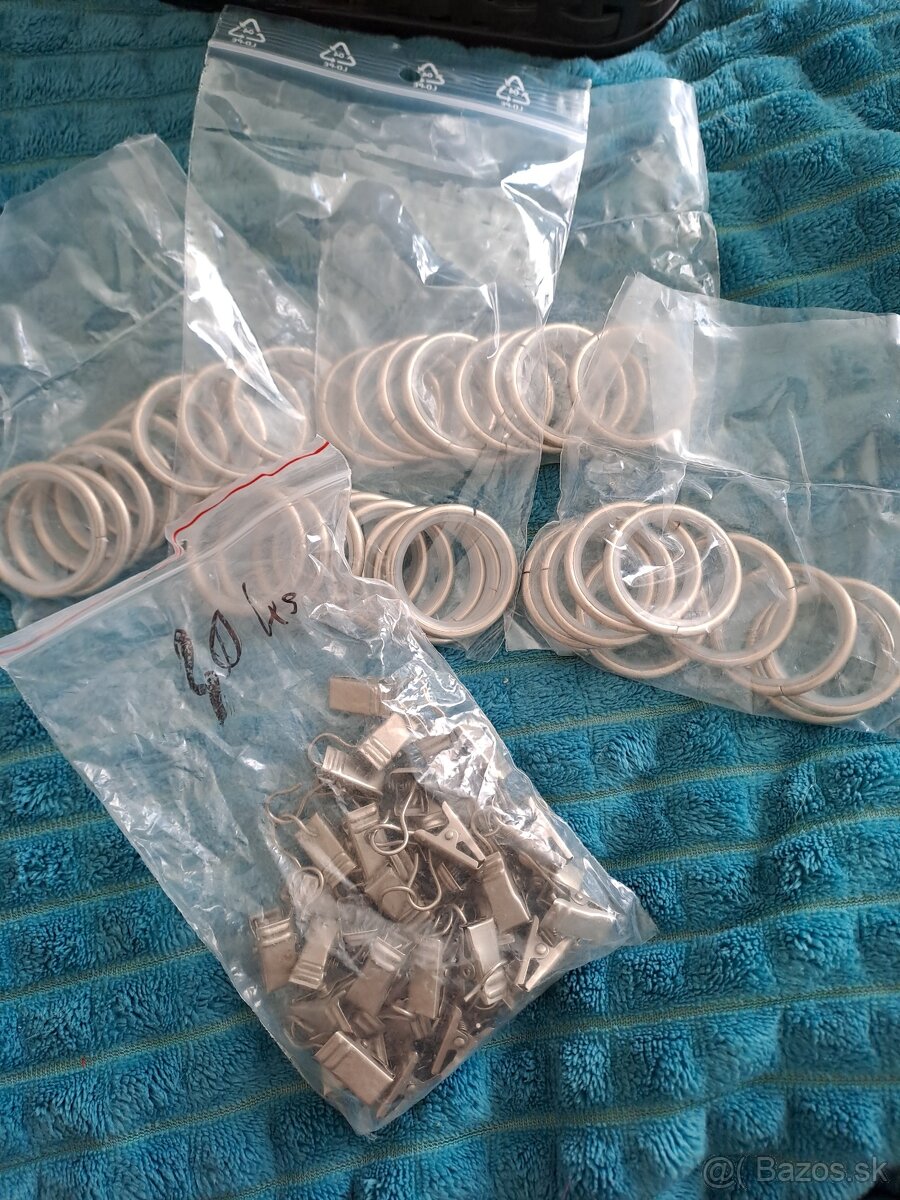 Kruhy a stipce na zavesy