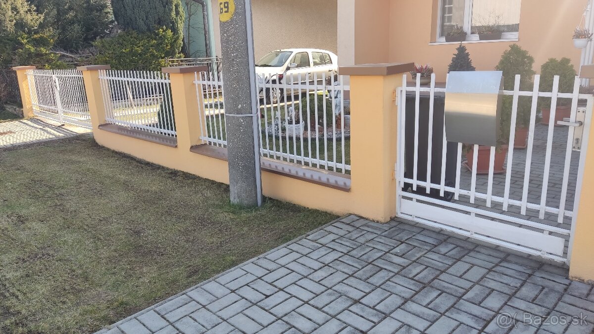 Predám plot s bránkami