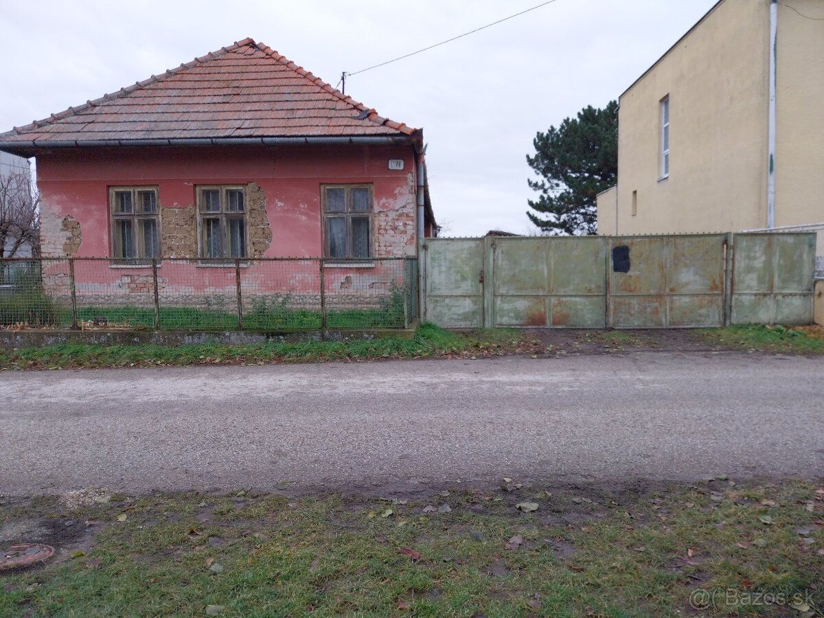 Predaj pozemku so starým domom-Čechynce