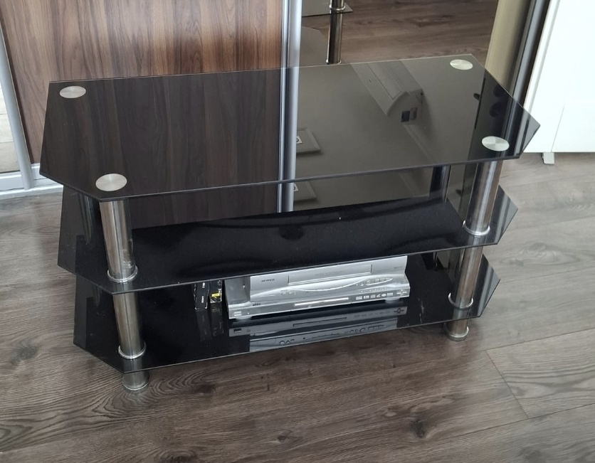 Stolík pod TV