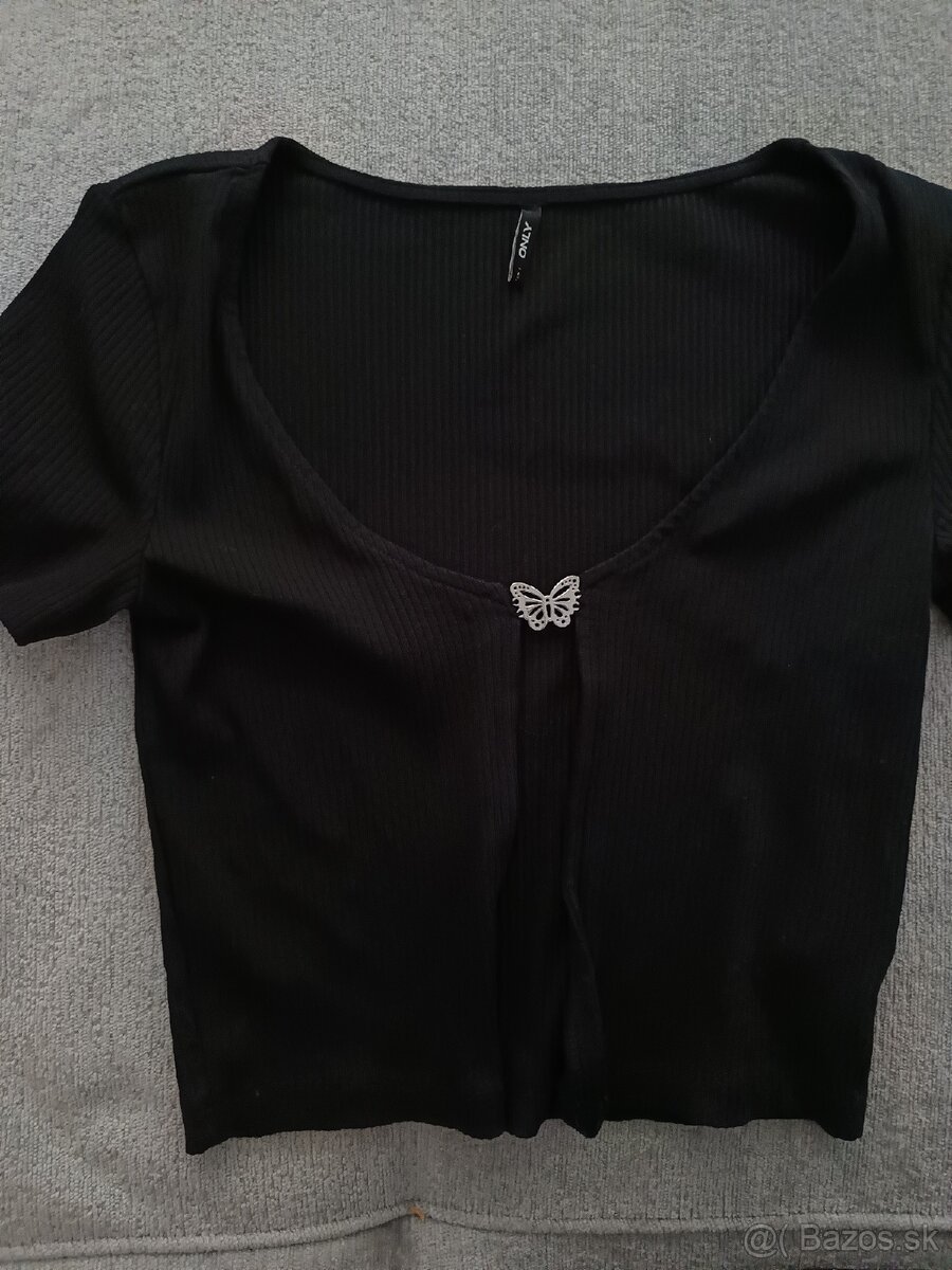 Crop top S z motýlikom značky ONLY