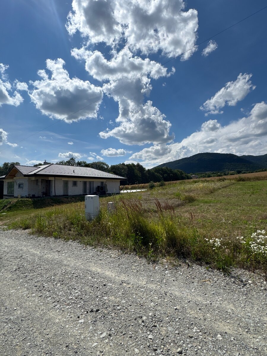 Slnečný stavebný pozemok