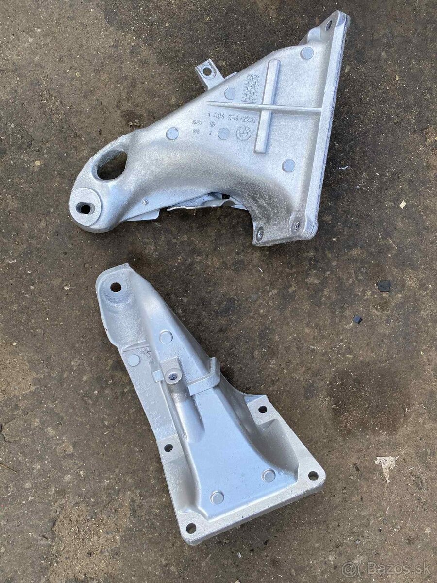 Predám držiaky motora na BMW e46