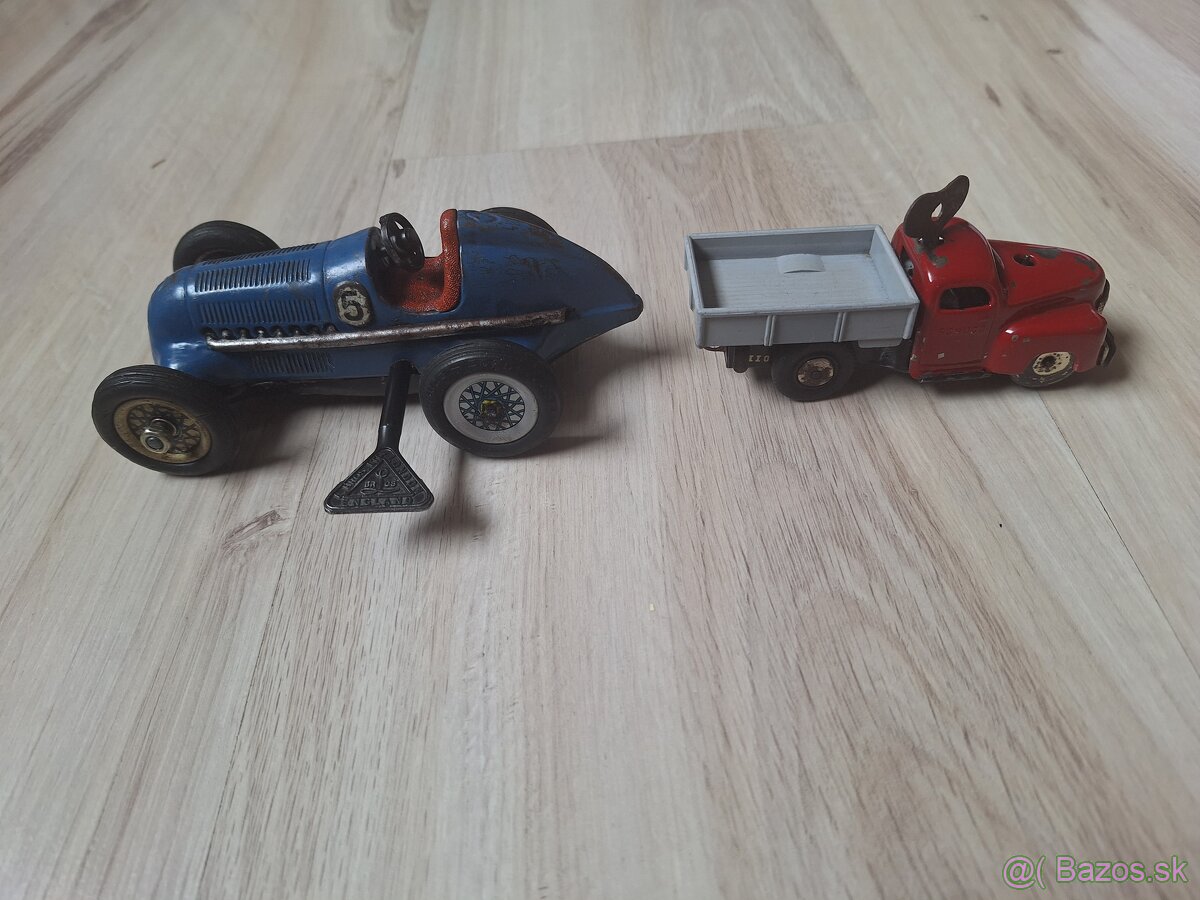 2 funkčné staré autíčka SCHUCO