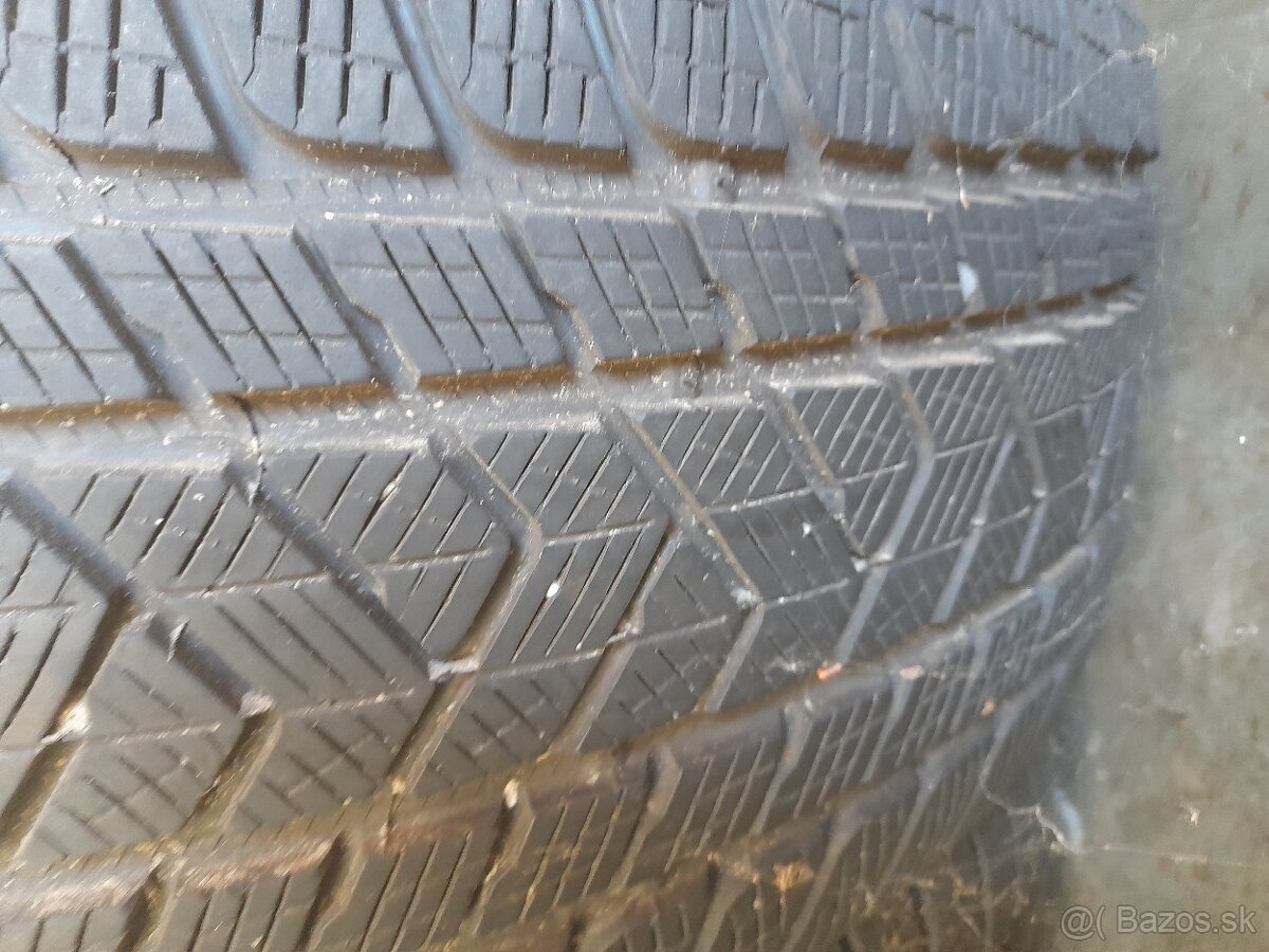 Jazdené zimné pneu Pirelli 275x40x22