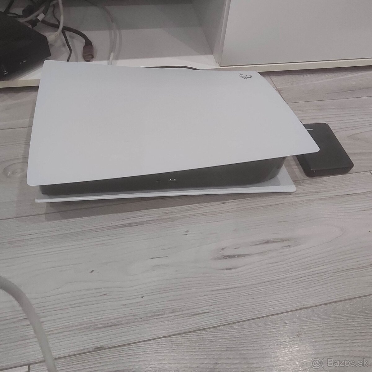 Predám PS5 s mechanikou 1 TB,s 2TB diskom a hrami
