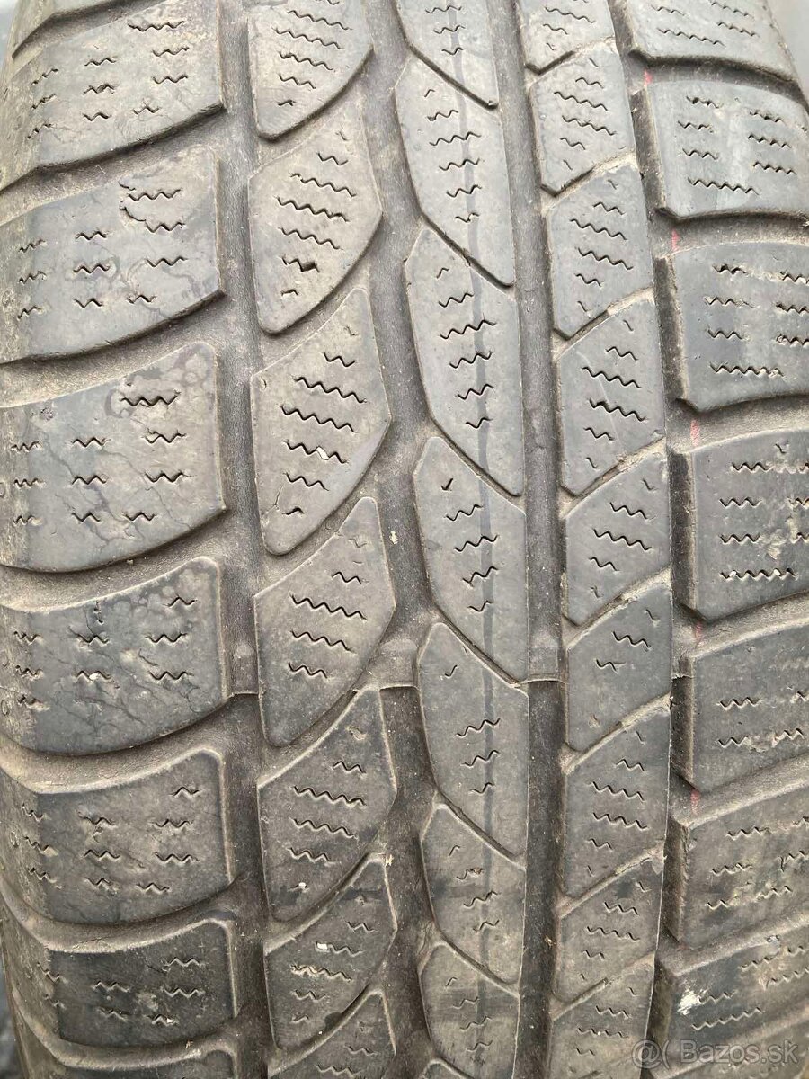 Zimné pneu 215/60R17