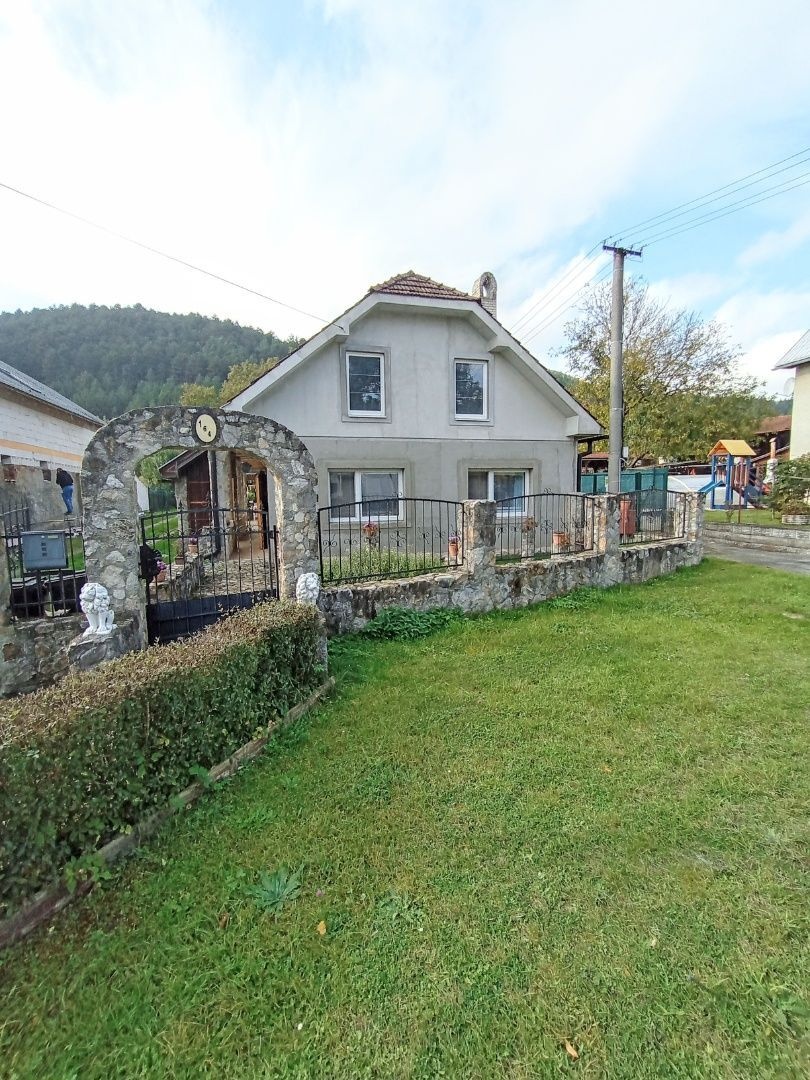 Štýlový dom v obci s výbornou občianskou vybavenosťou