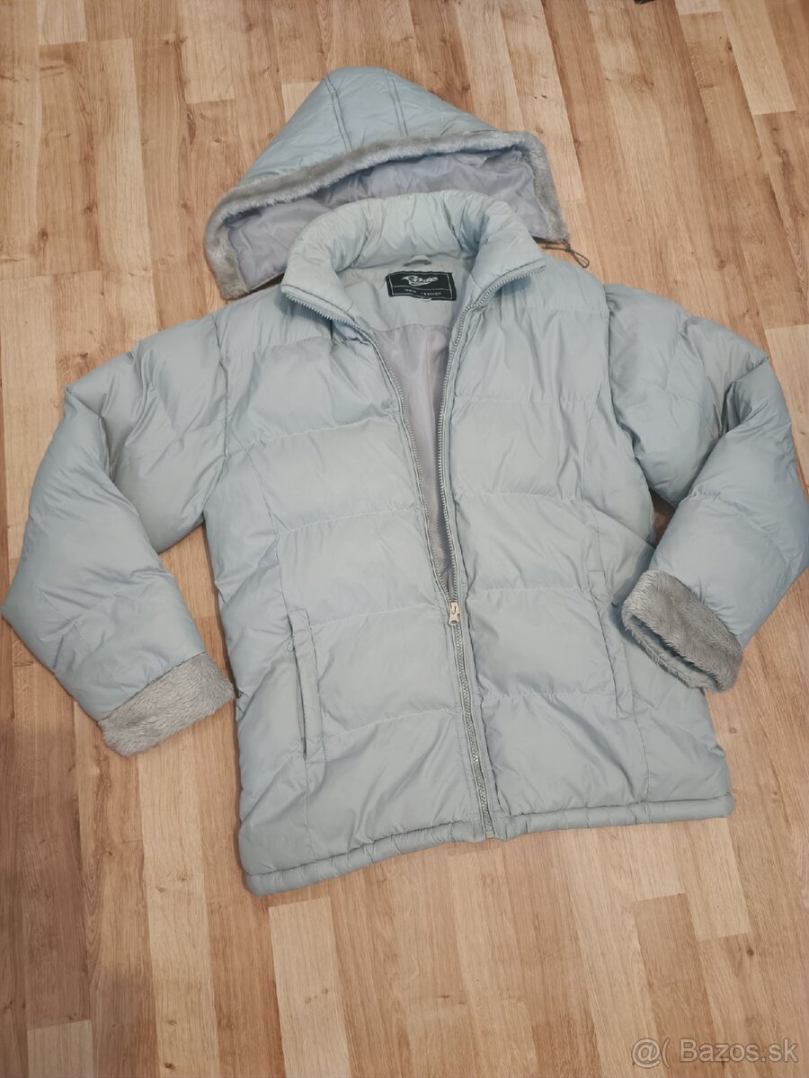 Dámska zimná bunda s kapucňou
