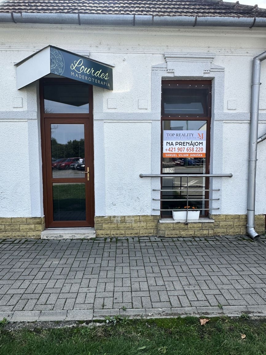 Obchodné - kancelárske priestory priamo v centre mesta Sereď