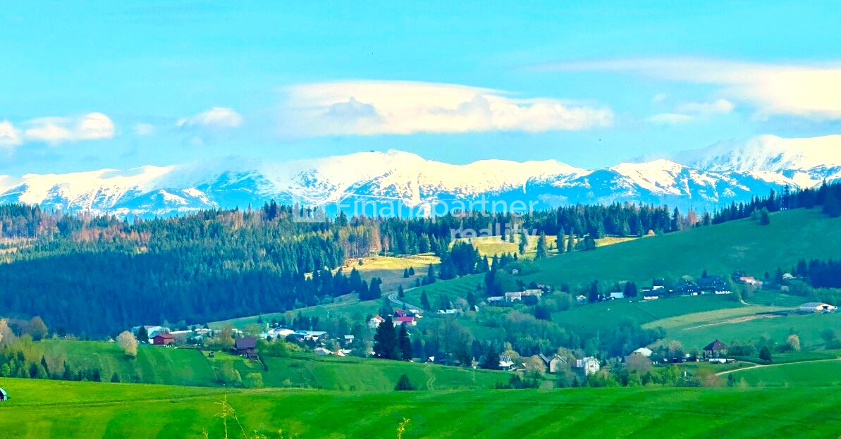 Pozemok so stavebným povolením a výhľadom na Nízke Tatry