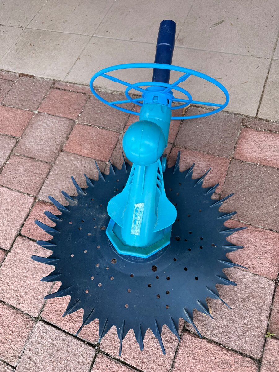 Bazénový vysávač