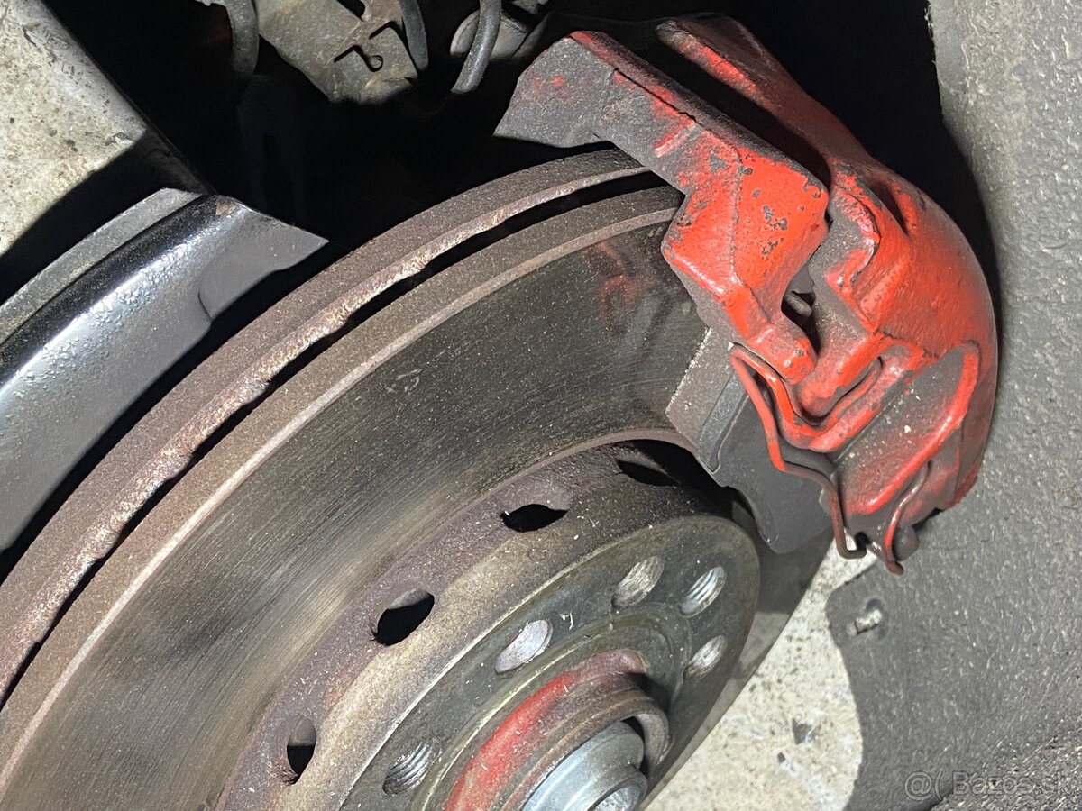 Diely Audi a4b7 2.0tdi 2006