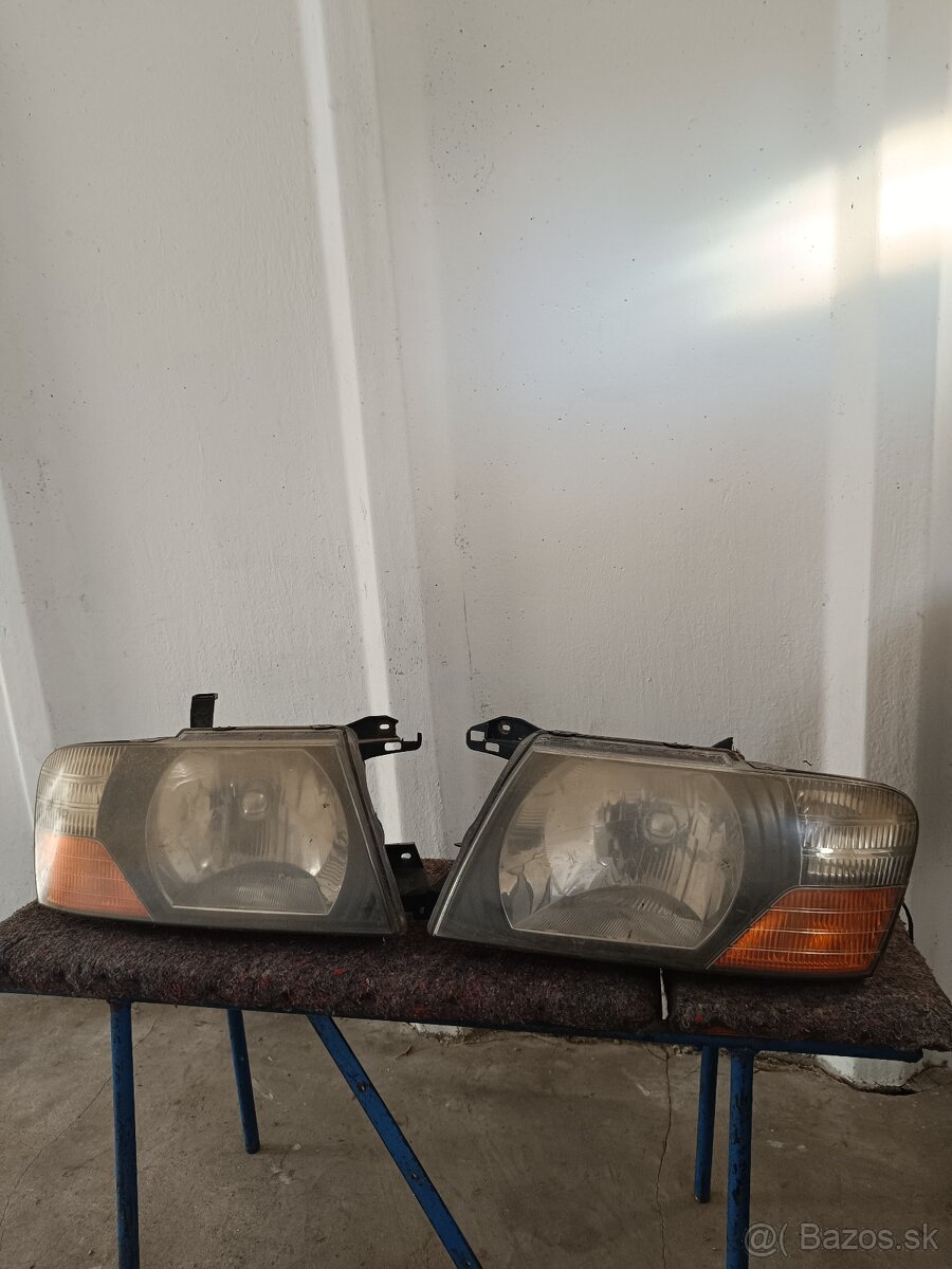 Mitsubishi Pajero V60 Predné svetlá