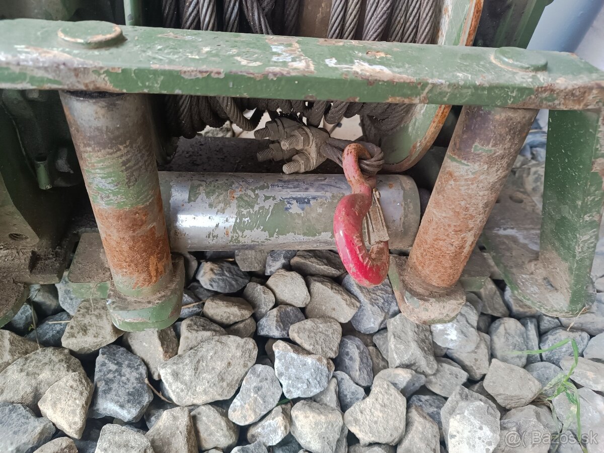Naviják na hydromotor