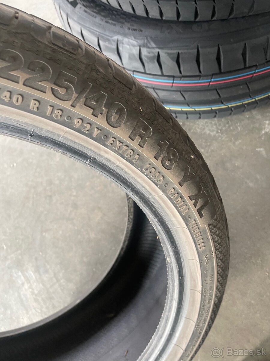 225/40R18