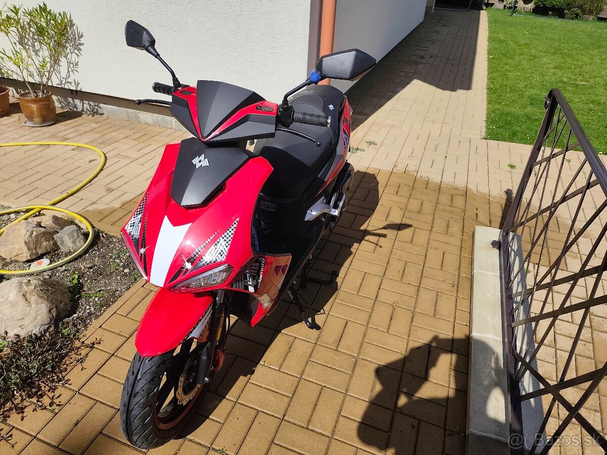 Adamoto derbi 125i CBS model 2025