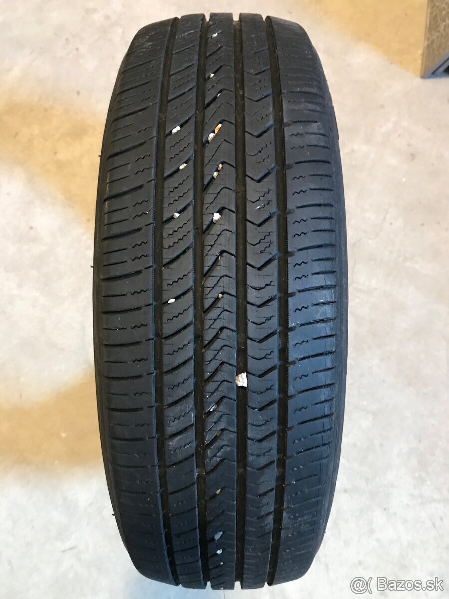 Letné pneu Toyo R15