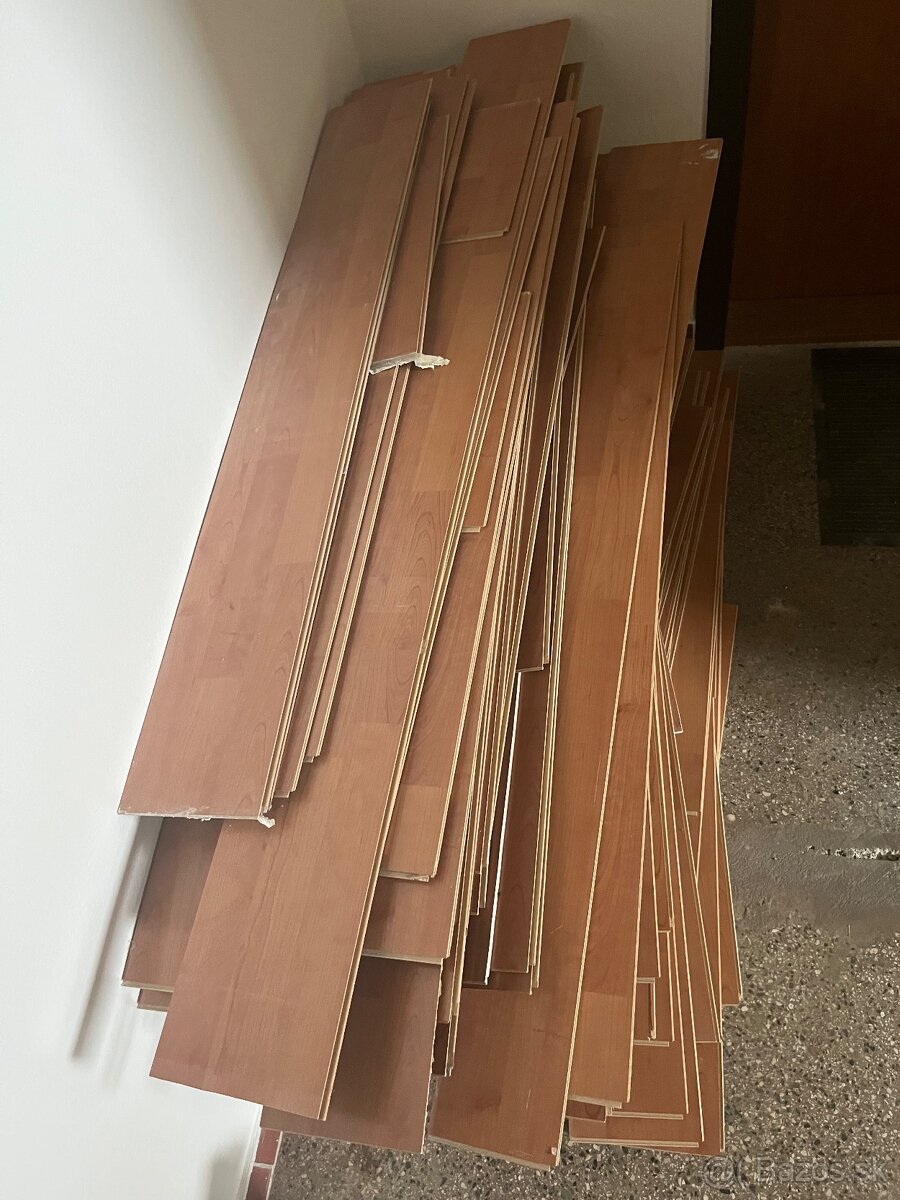 Darujem laminátovú podlahu