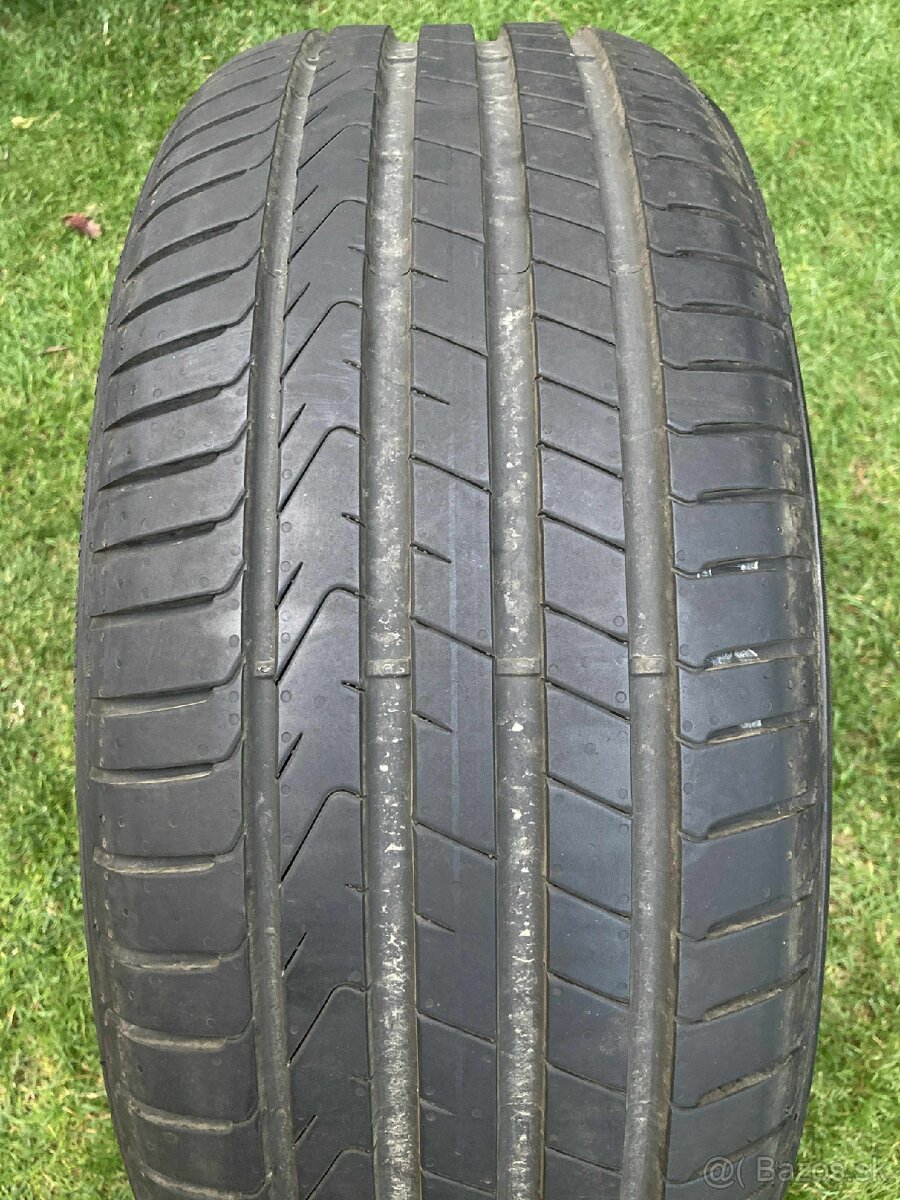 225/40 R19 letne