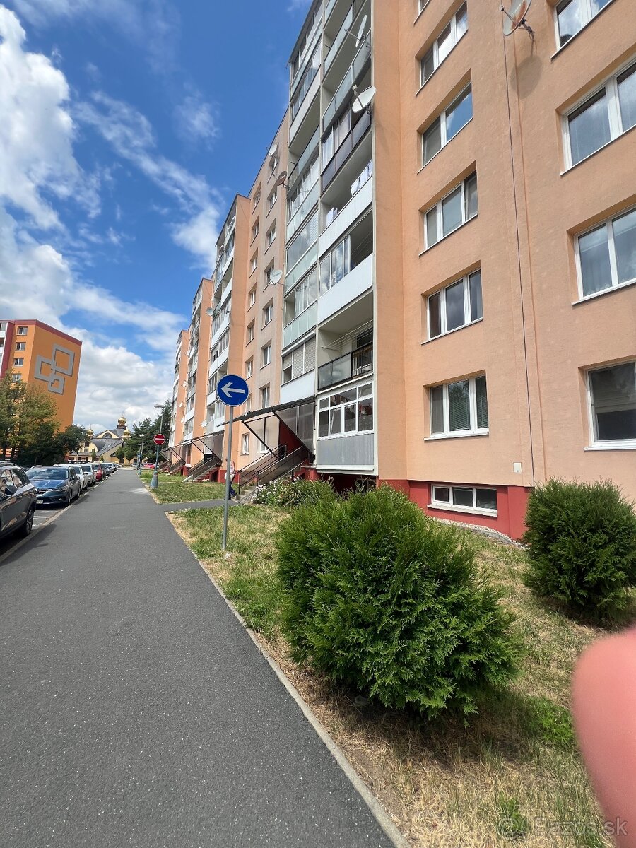 3 Izbovy byt s balkónom