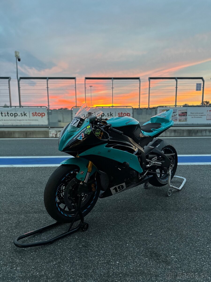 Yamaha R6 okruhovka