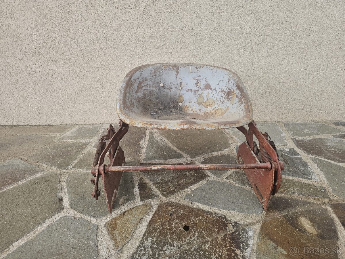 Nožnicový sedák Zetor 25