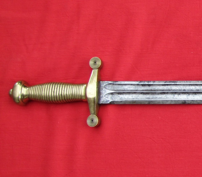 Vojenský tesák zdobená čepeľ