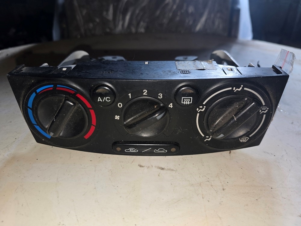 Ovládač kúrenia Mazda MPV