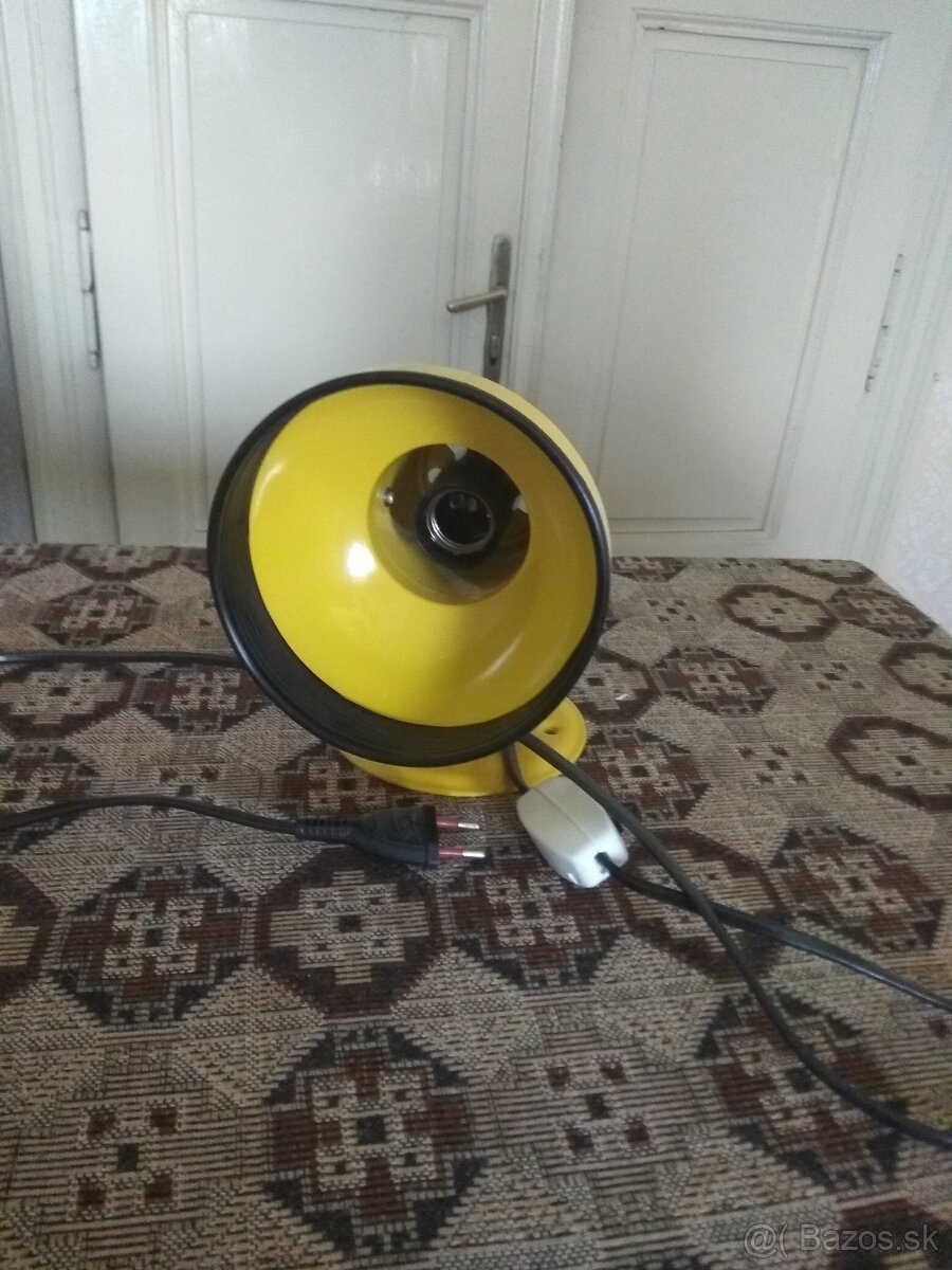 Predám retro nástennú lampu 70/80- te roky.