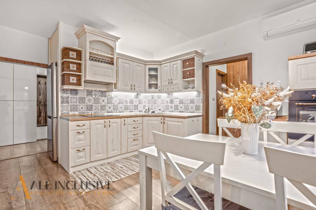 ALL INCLUSIVE I KOMPLET ZREKONŚTRUOVANÝ 3 IZBOVÝ BYT S BALKÓ