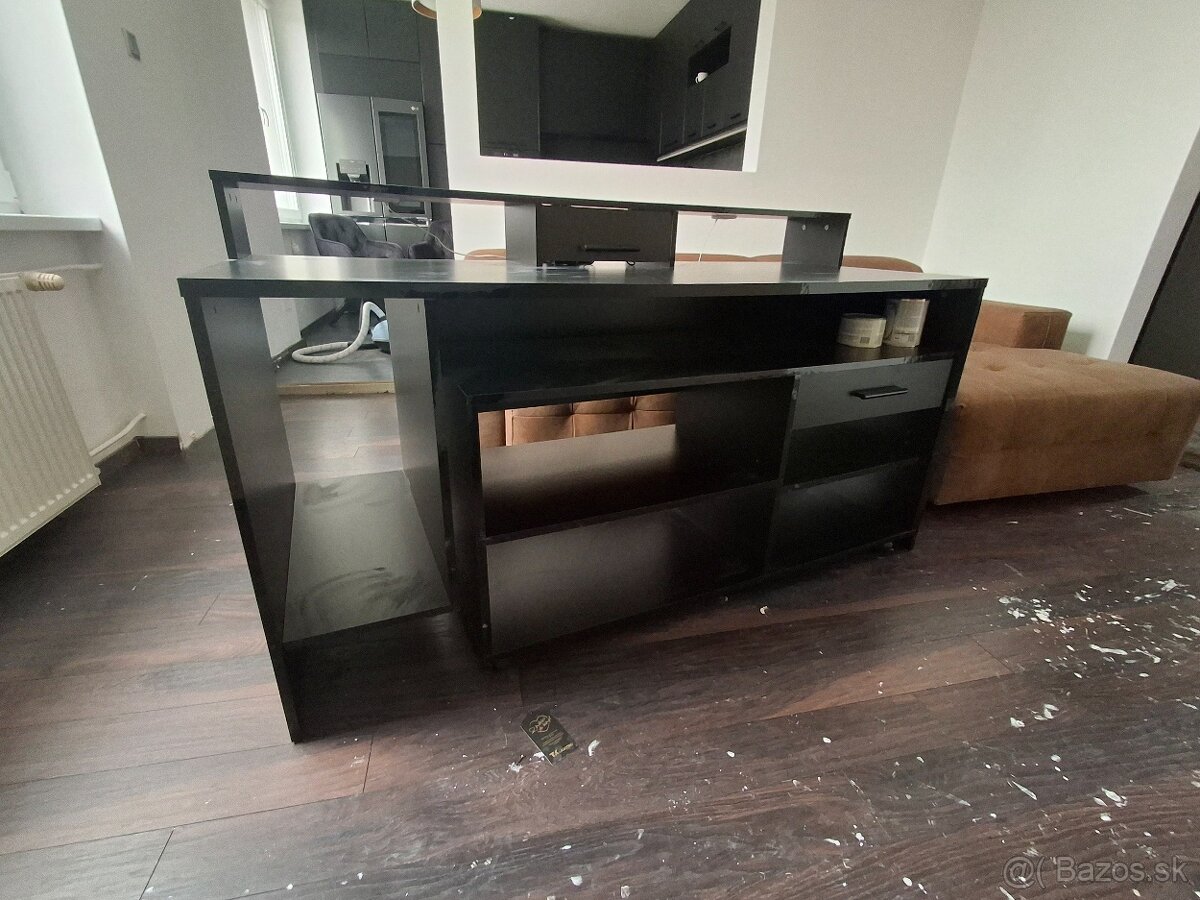 Darujem pracovný stolík