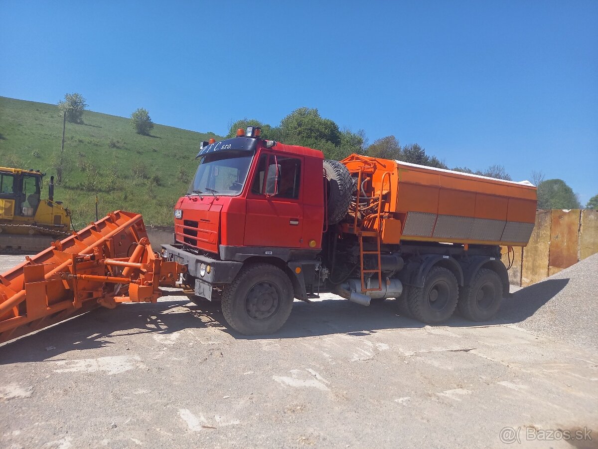Tatra T 815 sypač s pluhom a zároveň sklápač S2