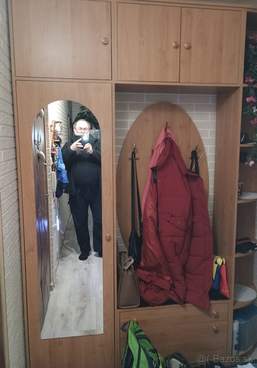 Predsieňova stena ,predam